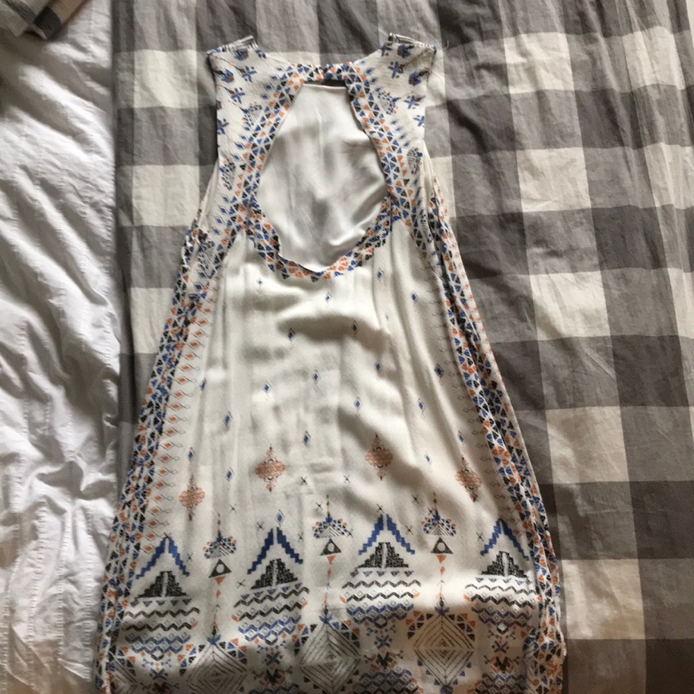 Open back patterned dress - Picture 2 of 4